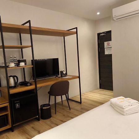 Roxy Hotel Padungan Кучінг Екстер'єр фото