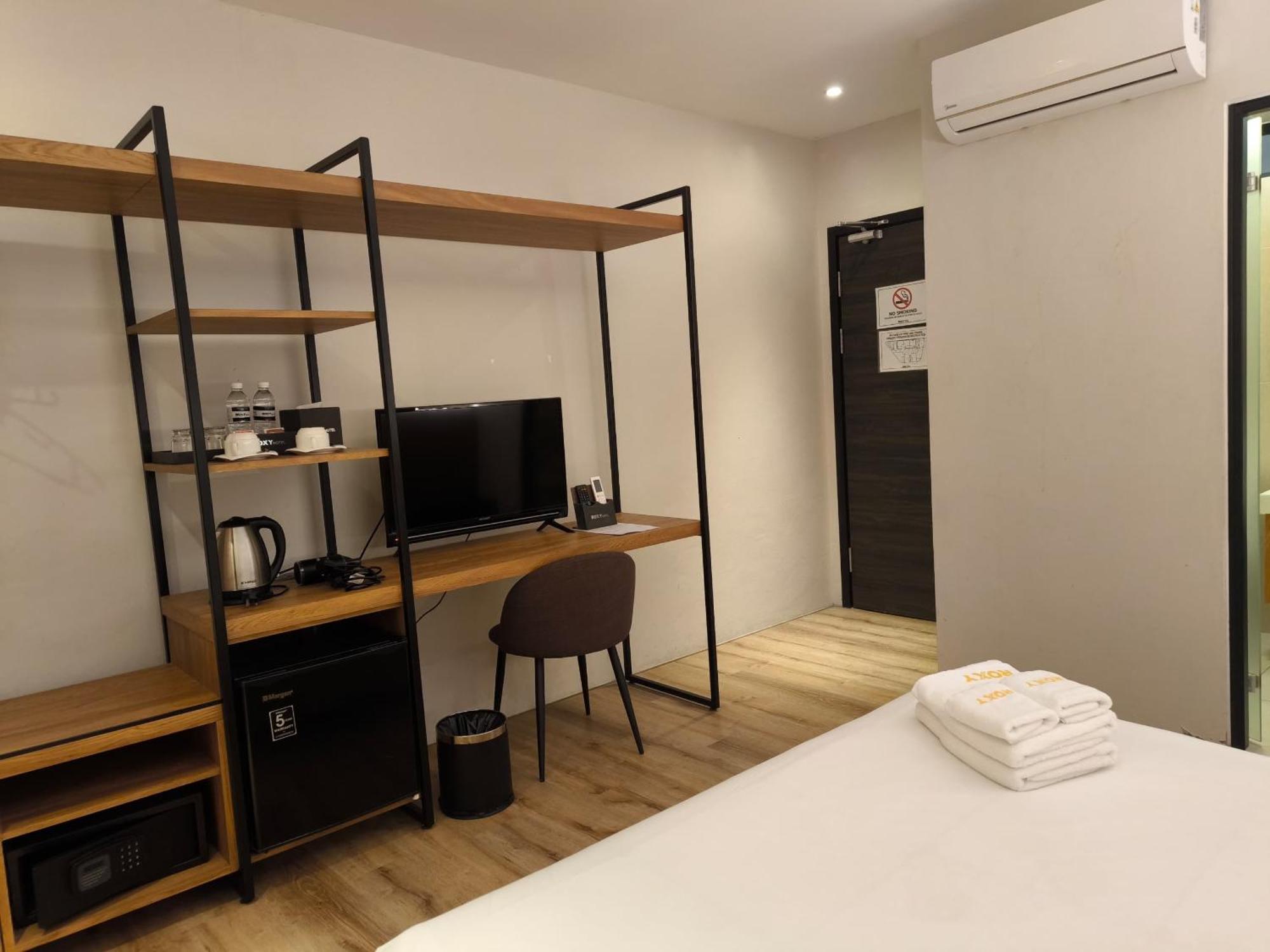 Roxy Hotel Padungan Кучінг Екстер'єр фото