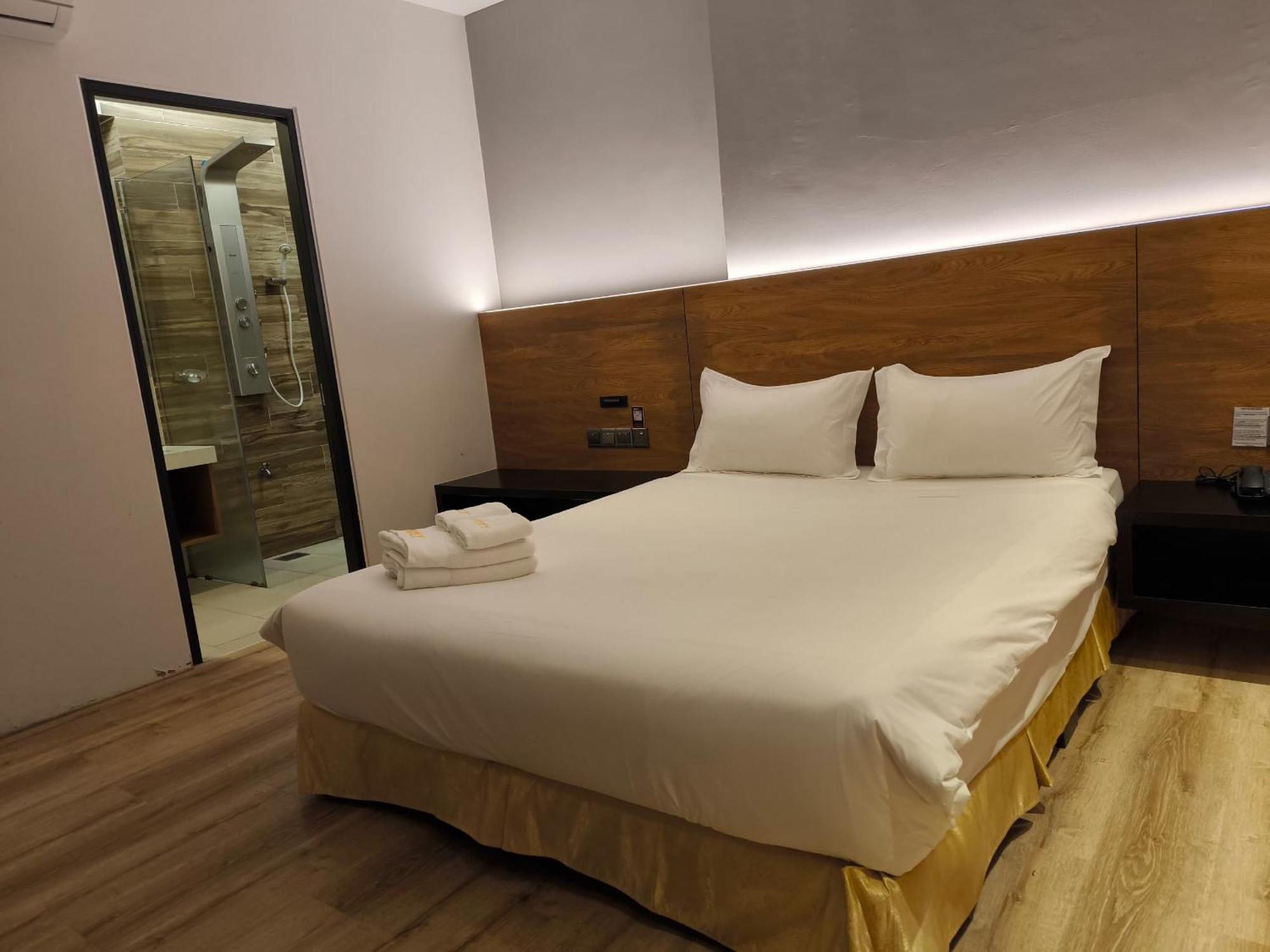 Roxy Hotel Padungan Кучінг Екстер'єр фото