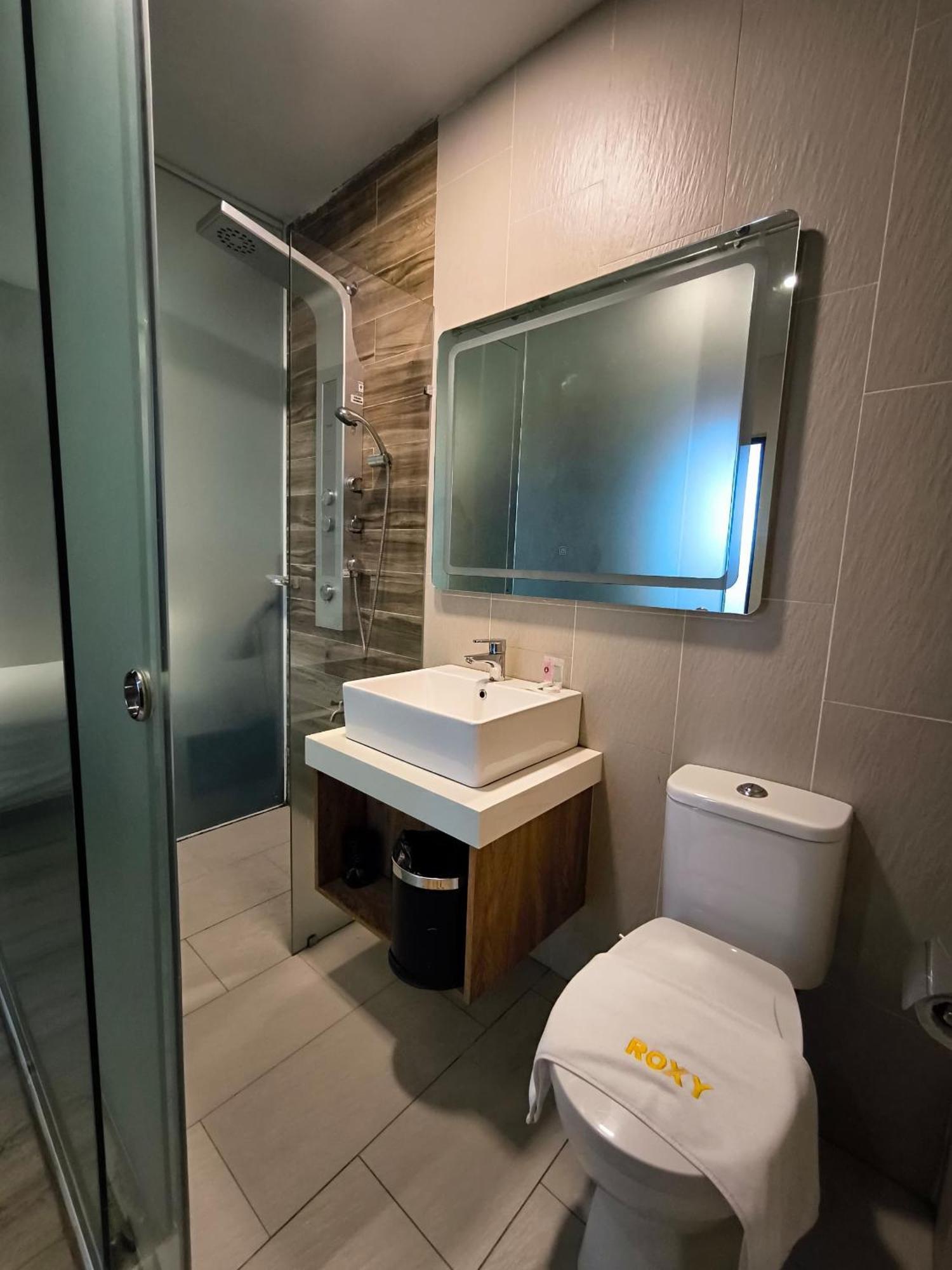 Roxy Hotel Padungan Кучінг Екстер'єр фото