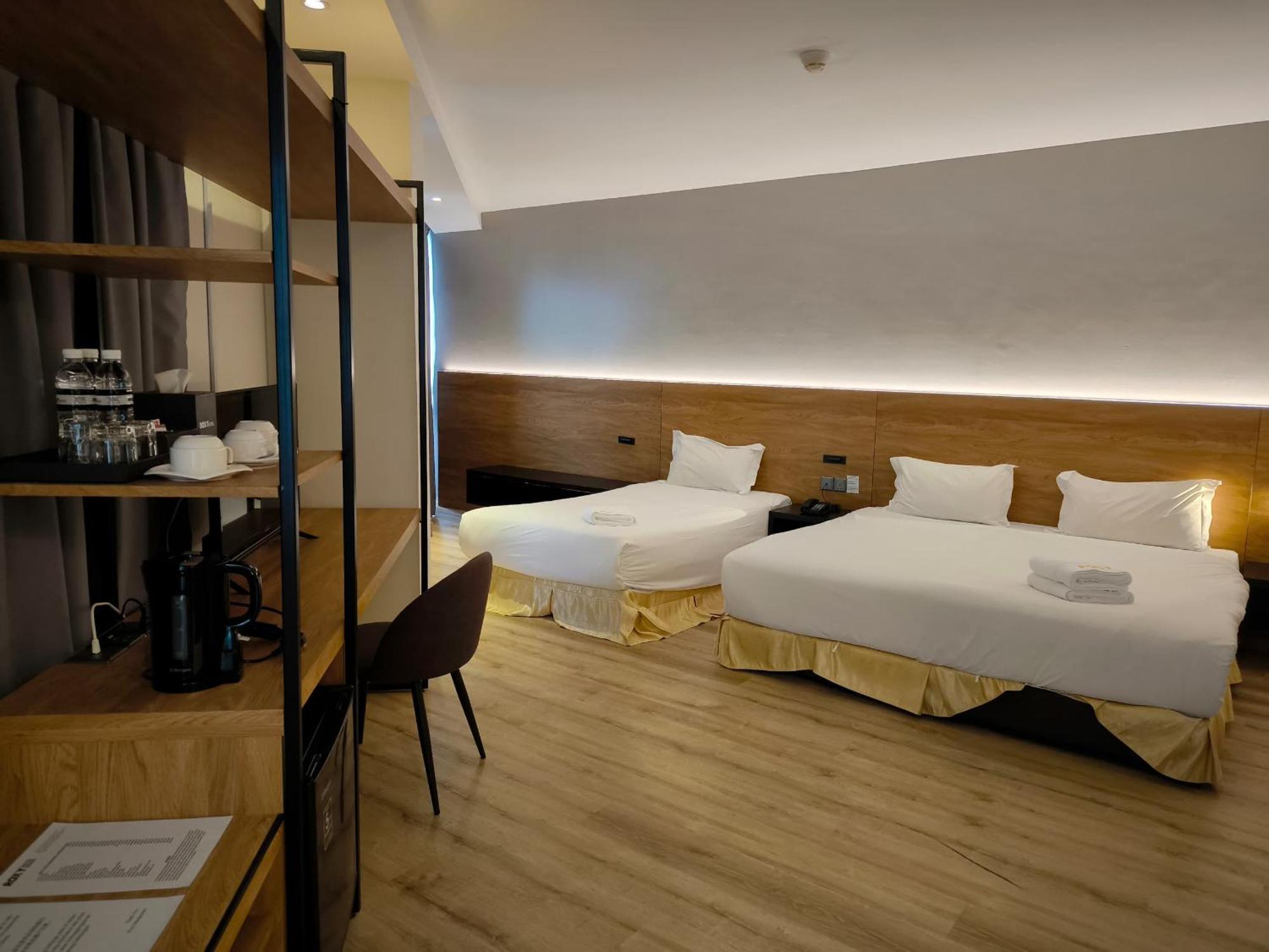 Roxy Hotel Padungan Кучінг Екстер'єр фото