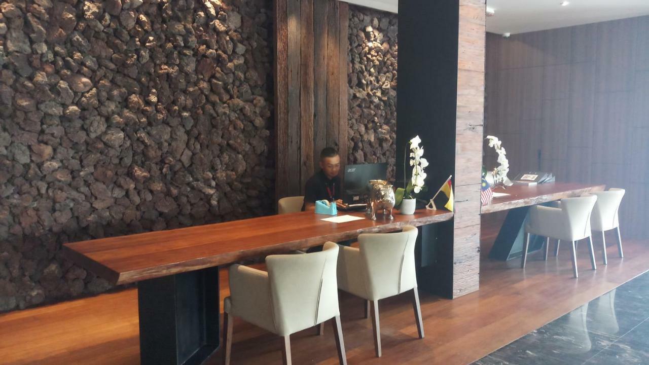 Roxy Hotel Padungan Кучінг Екстер'єр фото