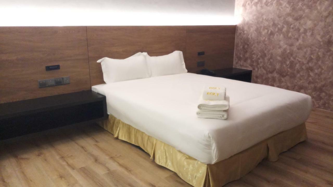 Roxy Hotel Padungan Кучінг Екстер'єр фото