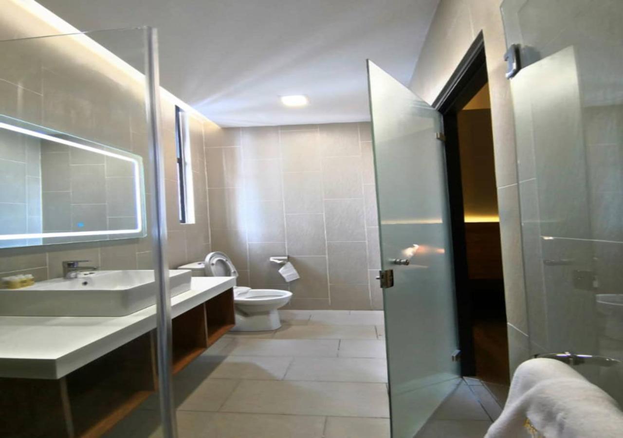 Roxy Hotel Padungan Кучінг Екстер'єр фото