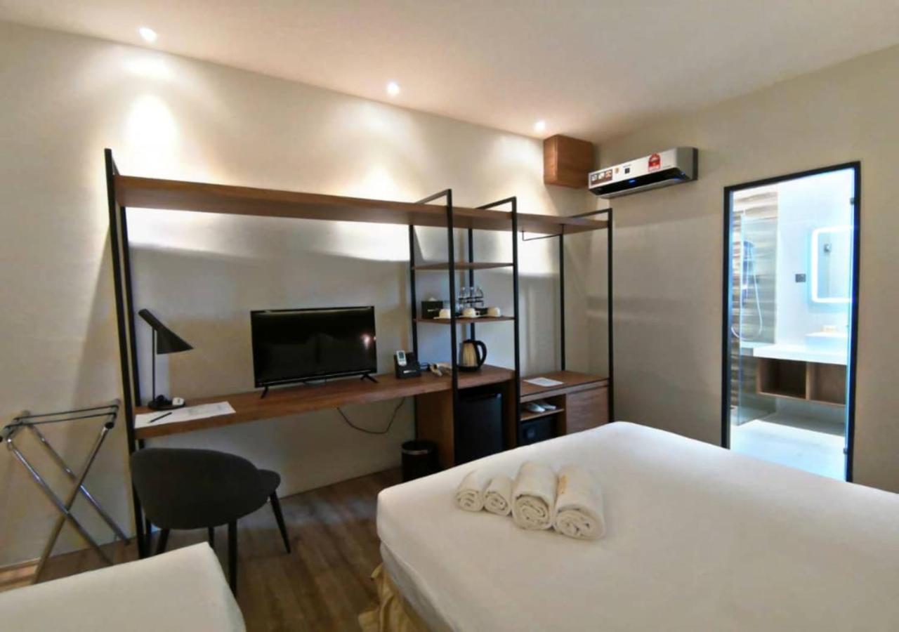 Roxy Hotel Padungan Кучінг Екстер'єр фото