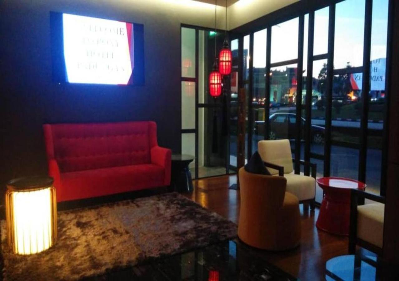 Roxy Hotel Padungan Кучінг Екстер'єр фото